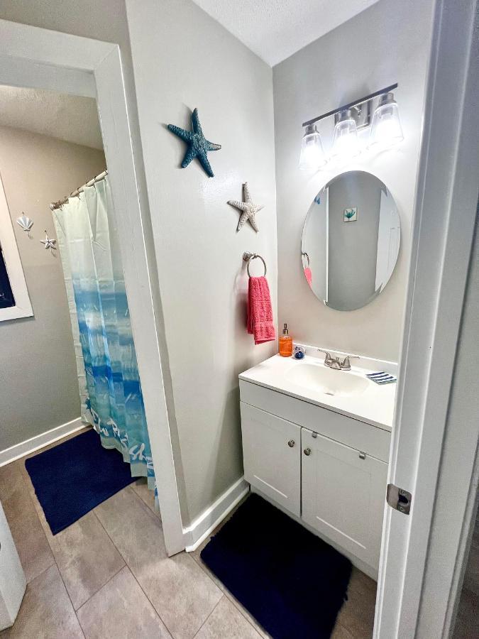 4/2 Close To Beach, Centrally Located! Holiday home Gulfport
