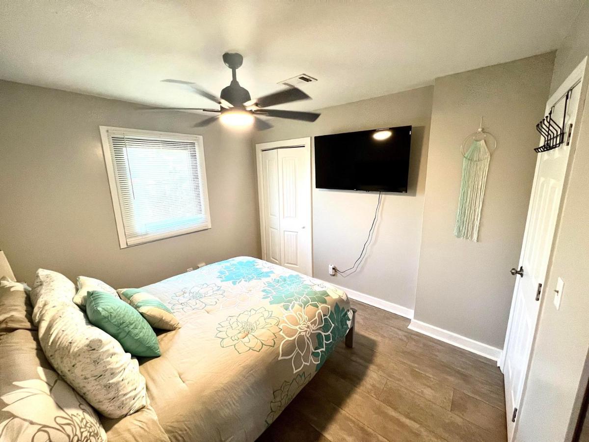 4/2 Close To Beach, Centrally Located! Holiday home