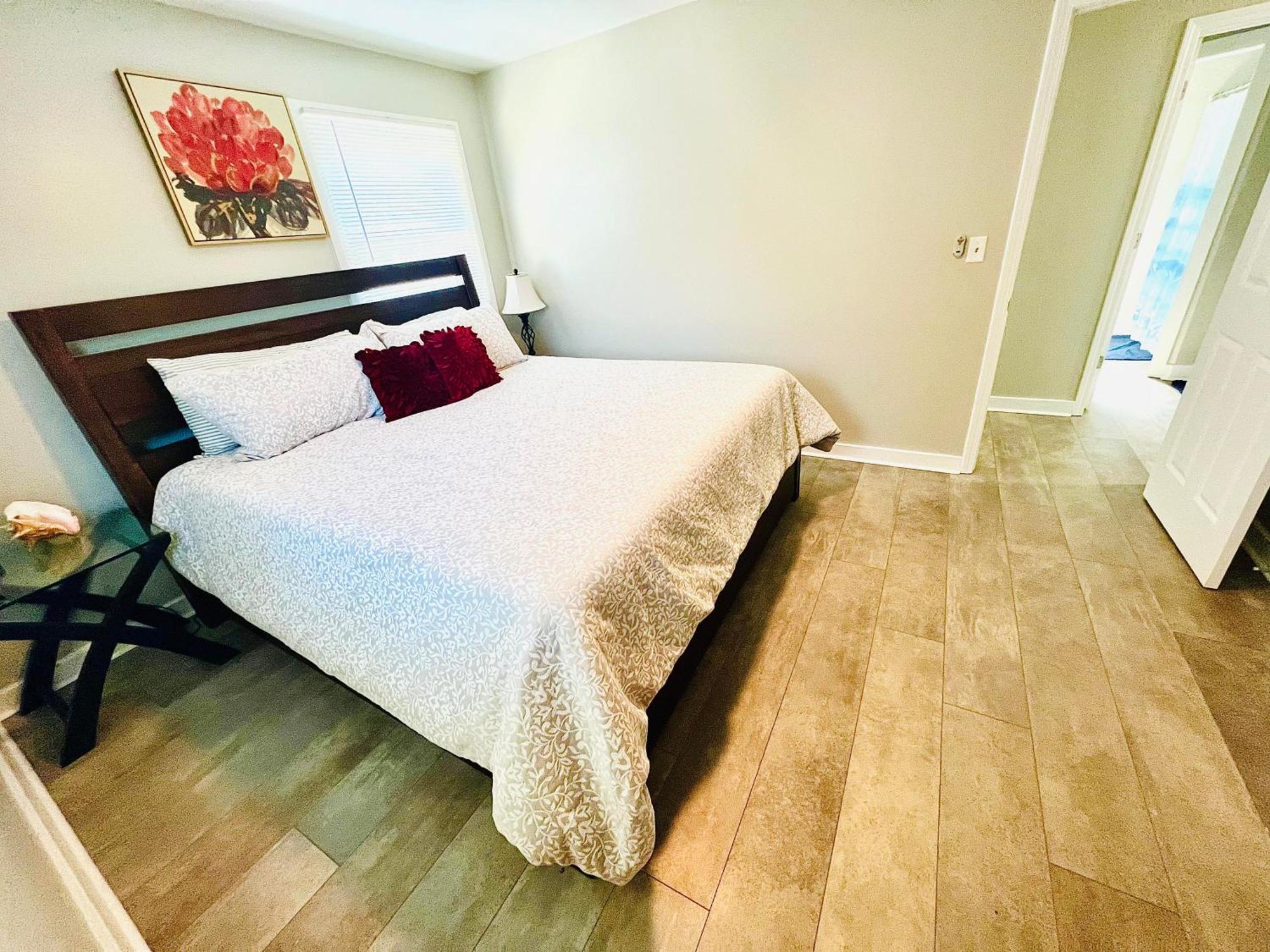 4/2 Close To Beach, Centrally Located! * Gulfport